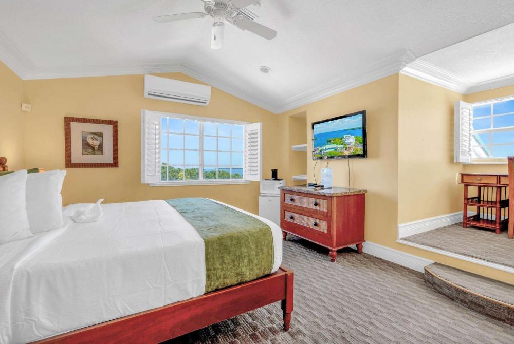 Deluxe King Room with Ocean View - Non-Smoking interior